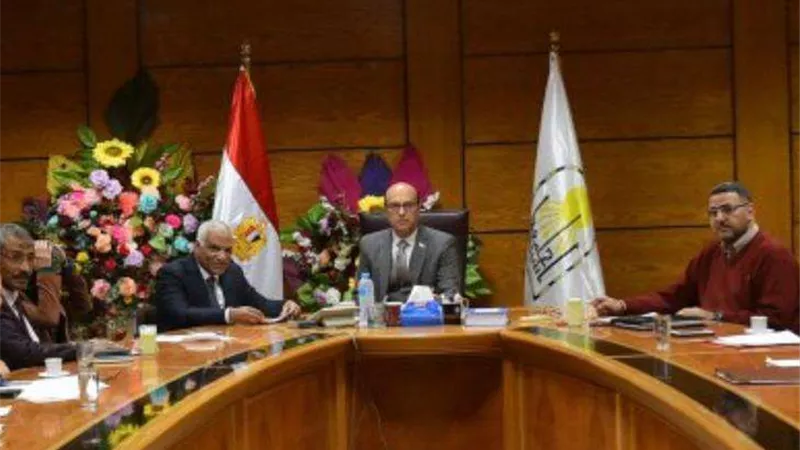 رئيس جامعة أسيوط يترأس اجتماع اللجنة التنسيقية لمتابعة مشروع مستشفى 2020 لعلاج الأورام