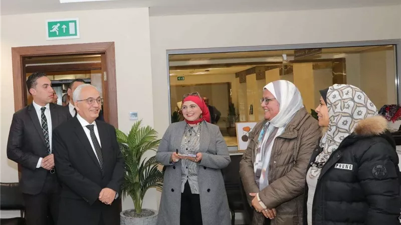 وزير التربية والتعليم يستهل العام الجديد بتفقد مبنى الوزارة لمتابعة سير العمل وتقديم التهنئة للعاملين