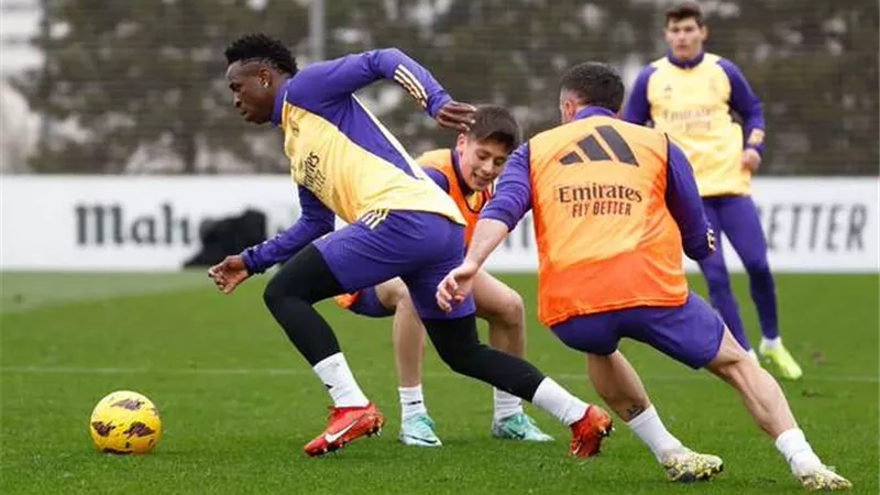 قائمة ريال مدريد لمواجه مايوركا بالدوري الإسباني.. عودة كرفاخال وفينسيوس