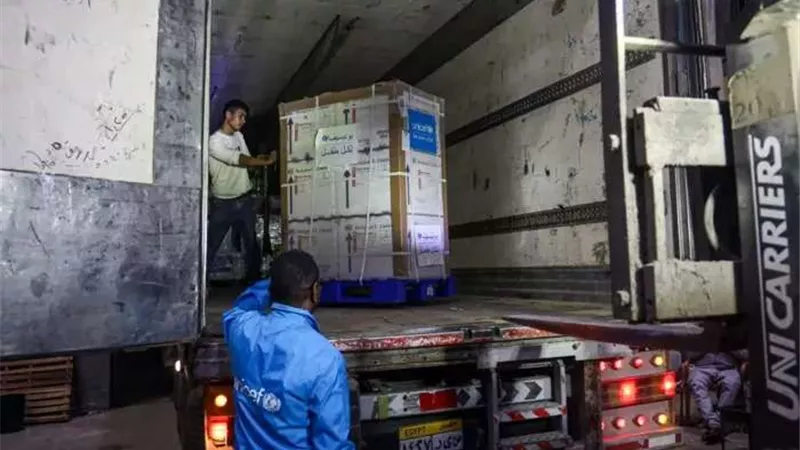 الصحة الفلسطينية: آلاف الجرعات من لقاحات الأطفال تدخل غزة