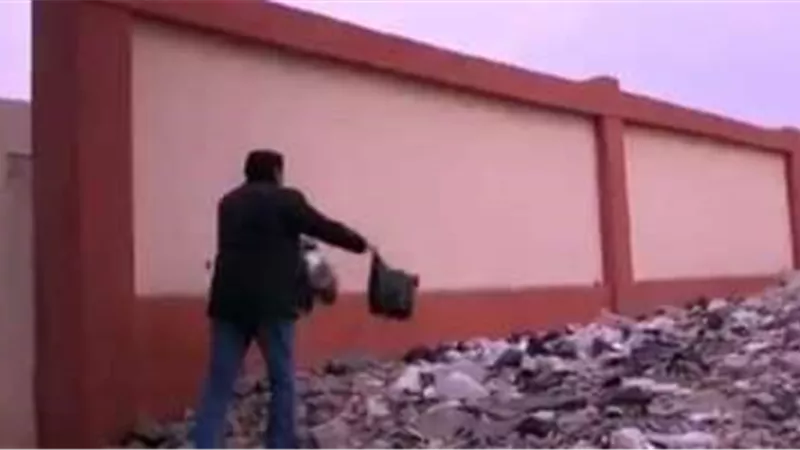 النقل تطالب المواطنين بعدم  القاء المخلفات والقمامة على شريط السكك الحديدية
