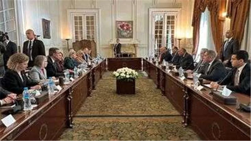 وزير الخارجية يستقبل وفدًا من مجلسي الشيوخ والنواب الأمريكي