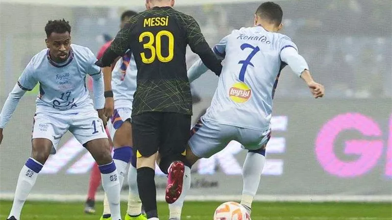 ميسي فتح الطريق للنجوم.. 6 لاعبين اقتربوا من الانتقال للدوري الأمريكي