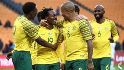 بيرسي تاو يشارك في توقيع اللائحة المالية لمنتخب جنوب أفريقيا بالكان