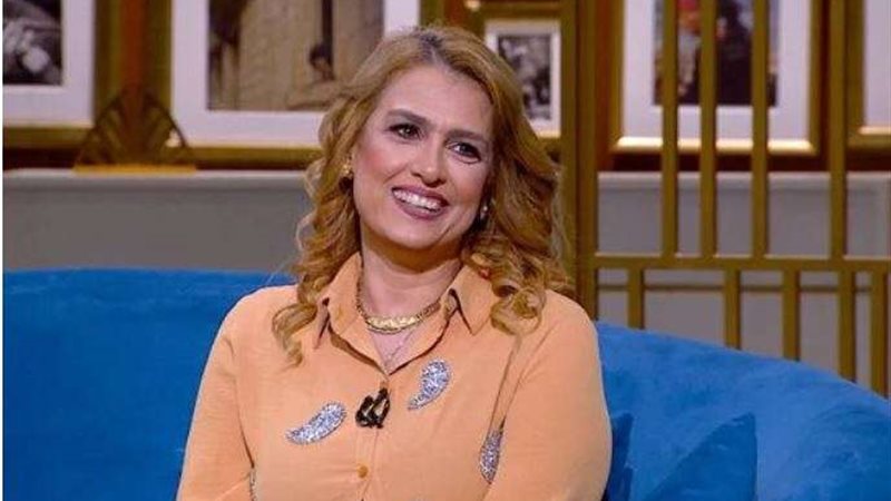 الفنانة سيمون