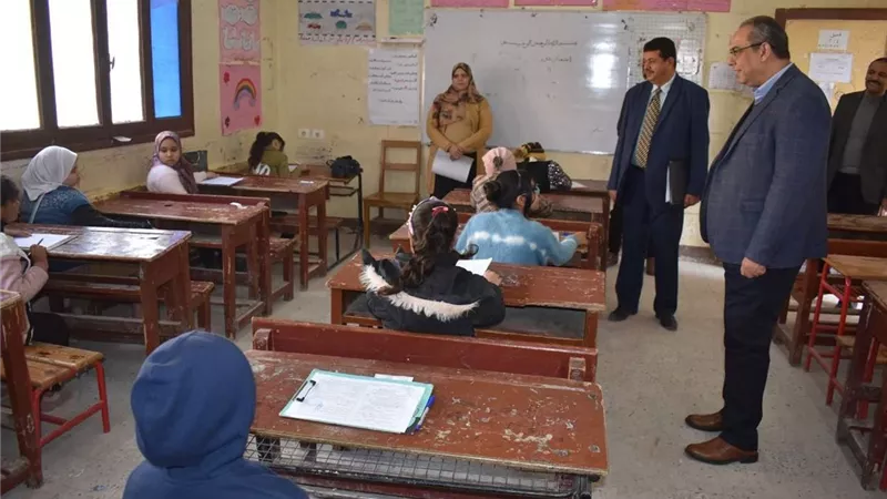 الدكتور ياسر محمود يتفقد لجان امتحانات الفصل الدراسي الأول بمدارس سوهاج