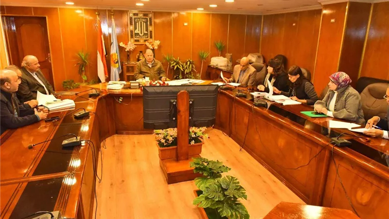 أسيوط تعقد اجتماعًا لبحث سبل الاستفادة من المواقع الغير مستغلة