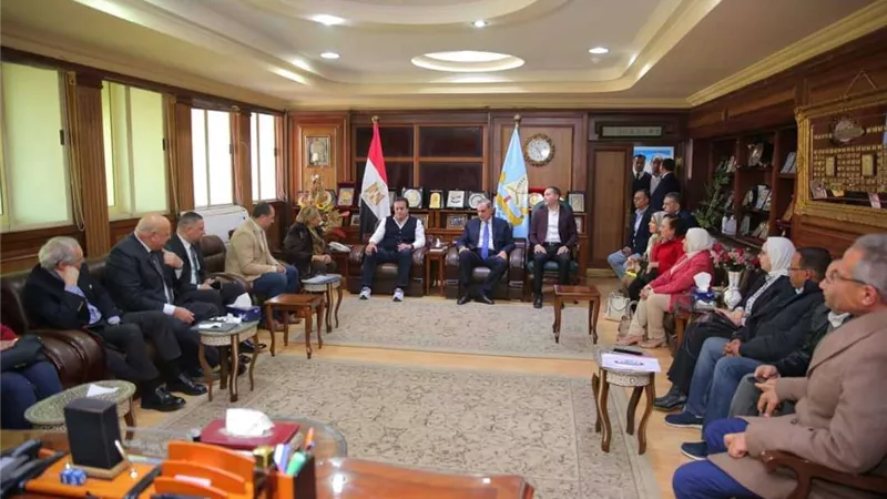 وزير الصحة يلتقي محافظ كفر الشيخ وعددًا من أعضاء مجلسي الشيوخ والنواب