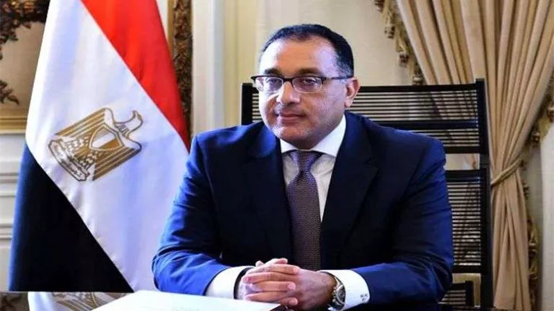 رئيس الوزراء يتفقد محطة شركة 