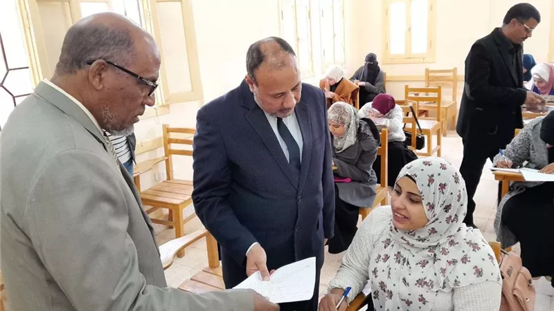 نائب رئيس جامعة الأزهر للوجه القبلي يتابع سير الامتحانات بأسوان