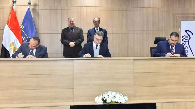 وزير الاتصالات ومحافظ أسيوط يشهدان توقيع 4 مذكرات تفاهم لدعم مشروعات التطوير المؤسسى