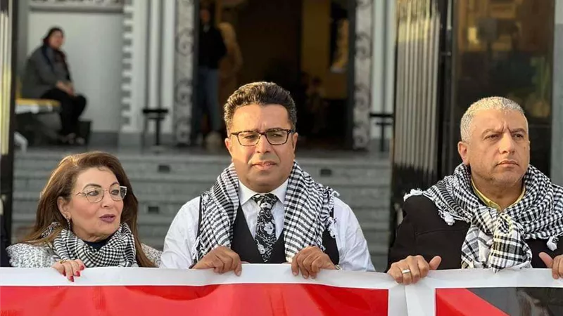 كتلة الحوار  ينظم وقفة تضامنية مع الشعب الفلسطيني