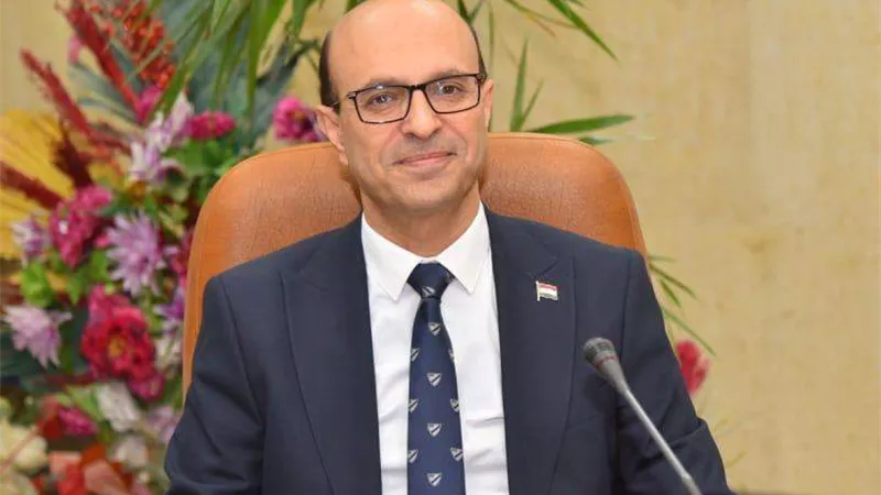 رئيس جامعة أسيوط يشيد بفريق طبي استأصل ورم سرطاني وزنه 10 كيلو