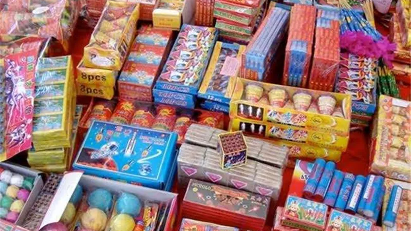 القبض على 3 أشخاص بحوزتهم 267 قطعة ألعاب نارية في الجيزة
