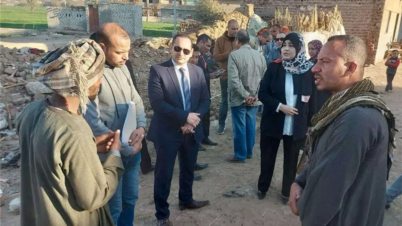 النيابة الإدارية تعاين موقع انهيار عقار أسيوط
