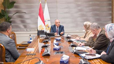 صرف مكافأة لـ 12500 موظف متميز في وزارة الري