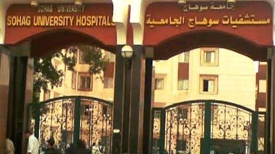 مستشفي سوهاج الجامعي يستقبل 14 مصاب بحادث انقلاب سيارة ميكروباص بالطريق الصحراوي الشرقي