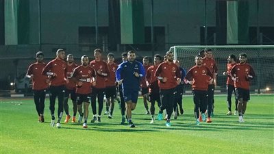 اخبار الأهلي| تدريب ترفيهي واجتماع كولر أبرز ملامح مران الأحمر الأول بالإمارات