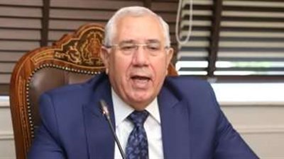 وزير الزراعة يؤكد على ضرورة رفع مستوى الوعي لدى المزارعين