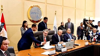 وزير النقل: الرئيس السيسي وجه من 2019 بضرورة  تسيير خط الرورو