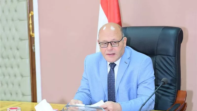 دعم الرعاية الصحية لأعضاء هيئة التدريس بجامعة سوهاج بتكلفة 2 مليون جنيه وتسليم 1312 بطاقة علاجية