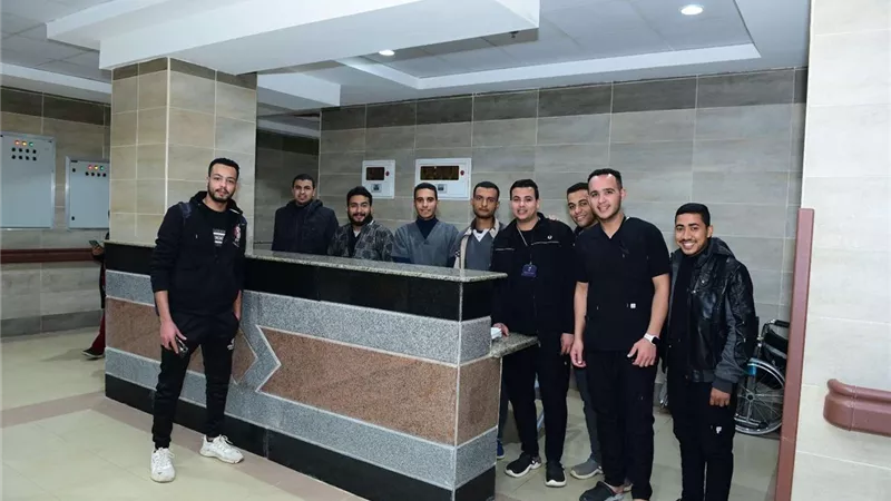 رئيس جامعة سوهاج يتابع سير عمل اليوم الأول باستقبال الطوارئ بالمستشفى الجامعي الجديد