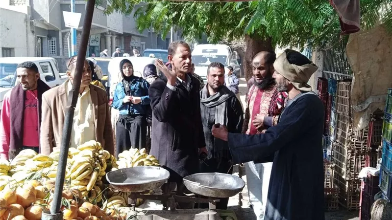 حملات مستمرة لإزالة الإشغالات وإعادة الانضباط للشوارع وتحرير 47 محضر بأسيوط