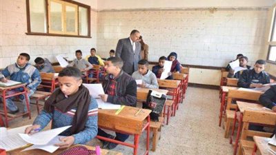 اليوم الأخير.. طلاب الشهادة الإعداية يؤدون امتحان الدراسات الاجتماعية والتربية الرياضية غداً