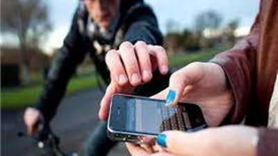 أمن الجيزة يضبط لص الهواتف من المواطنين في أطفيح