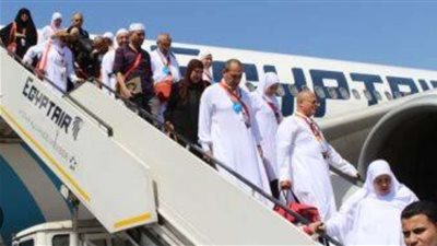 الحكومة تنفي شائعات وقف رحلات العمرة الشهر المقبل