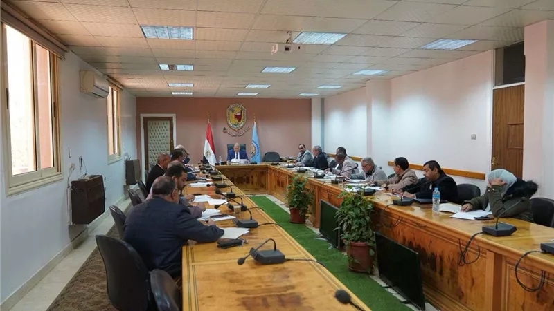 رئيس جامعة سوهاج يترأس الإجتماع الدوري للجنة المنشآت ويوجه بالمتابعة المستمرة للمشروعات الجديدة القائمة
