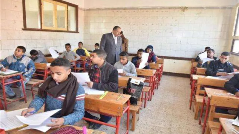 اليوم الأخير.. طلاب الشهادة الإعداية يؤدون امتحان الدراسات الاجتماعية والتربية الرياضية غداً