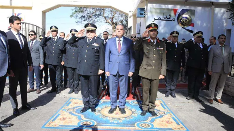 بالتزامن مع الذكرى الـ 72 لعيد الشرطة .. محافظ سوهاج ومدير الأمن يضعان أكاليل الزهور على النصب التذكاري لشهداء الشرطة