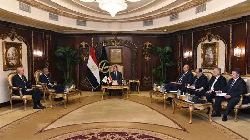 وزير الداخلية يستقبل أمين عام مجلس وزراء الداخلية العرب لبحث سبل دعم آليات التعاون الأمني