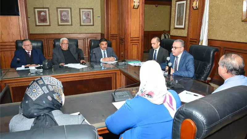 محافظ سوهاج يترأس اجتماع المجلس الاقتصادي الاجتماعي للمحافظة