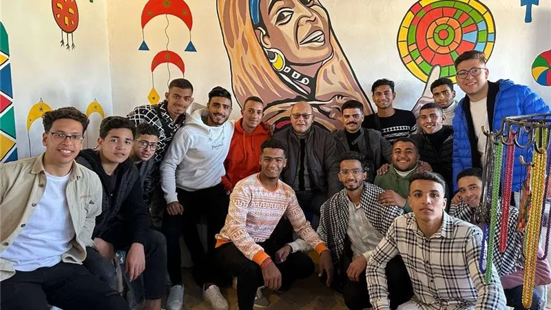 رئيس جامعة سوهاج يشارك طلابه في رحلتهم الي مدينة أسوان و يؤكد علي أهمية التوعية بعراقة الحضارة المصرية