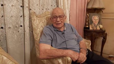 بشخصية 