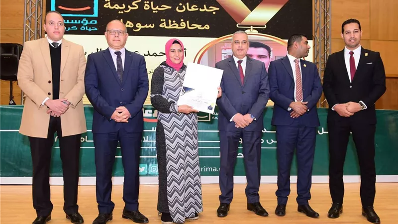 الفقي والنعماني يكرمان شركاء النجاح متطوعي مبادرة حياه كريمة بجامعة سوهاج