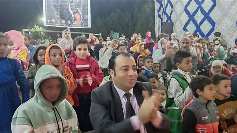 أطفال قرية مسرع بأسيوط يشهدون بطولات الجيش المصري