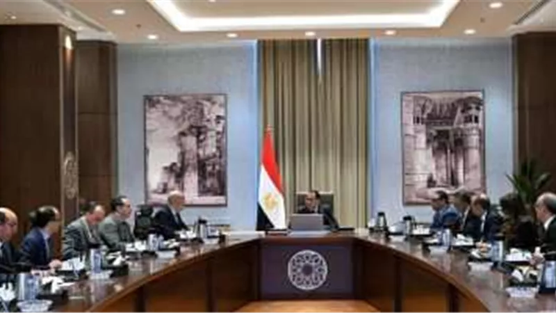 مدبولي يناقش مشروع إنشاء مناطق حرة عامة بالمدن الجديدة