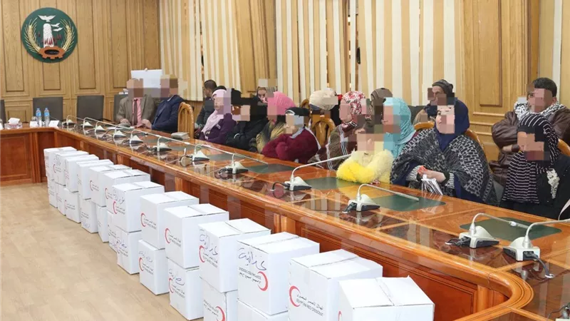 محافظ المنوفية ووزيرة التضامن الإجتماعى يسلمان مساعدات مالية وعينية لأكثر من 70 حالة