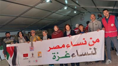 «المصري الديمقراطي» يسلم تبرعات دعم فلسطين للهلال الأحمر