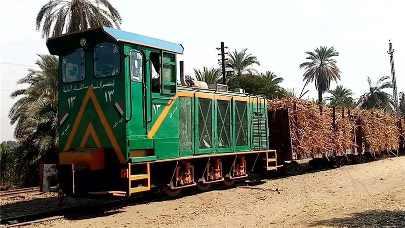 حريق هائل يلتهم قطار لنقل القصب في أسوان