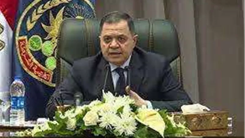 وزير الداخلية يعتمد حركة تنقلات محدودة وتجديد الثقة
