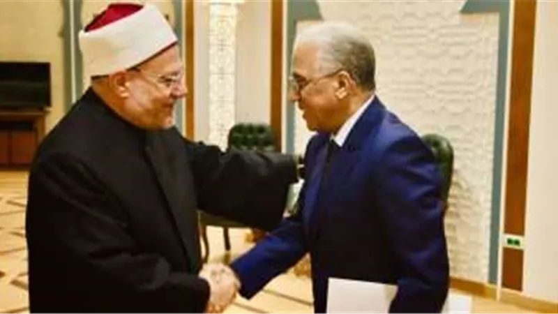 مفتي الجمهورية يلتقي مع رئيس الأمانة العامة بالمغرب لدي القاهرة
