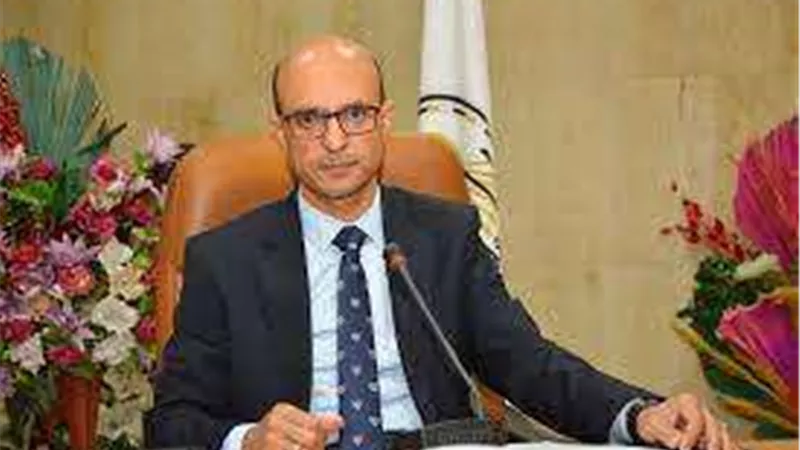 رئيس جامعة أسيوط يصدر قرارًا بتكليف الدكتور عادل محمد عميدا لكلية الزراعة