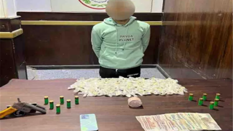 سقوط مُسجل خطر لحيازته كيلو من مخدر الهيروين بمنطقة مصر القديمة
