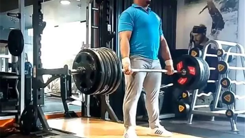«الدبابة» حامد خلاف يحصد الميدالية الذهبية في بطولة كأس العالم بشرم الشيخ
