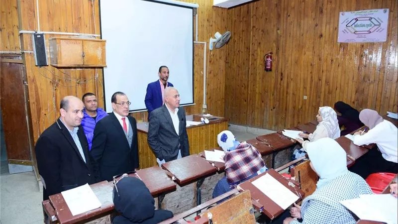 2907 طالب وطالبة يواصلون امتحانات الترم الأول لبرامج التعليم المدمج بجامعة سوهاج