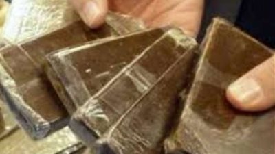 حبس شخصين لحيازتهما 2,5 كيلو حشيش قبل تروّيجهم بحلوان